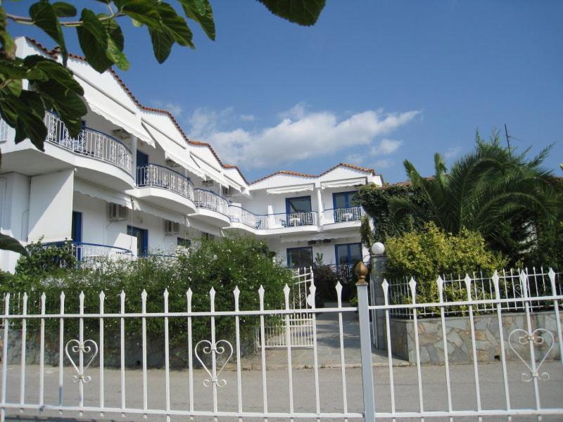 Leventis Apartments Rovies Exterior foto